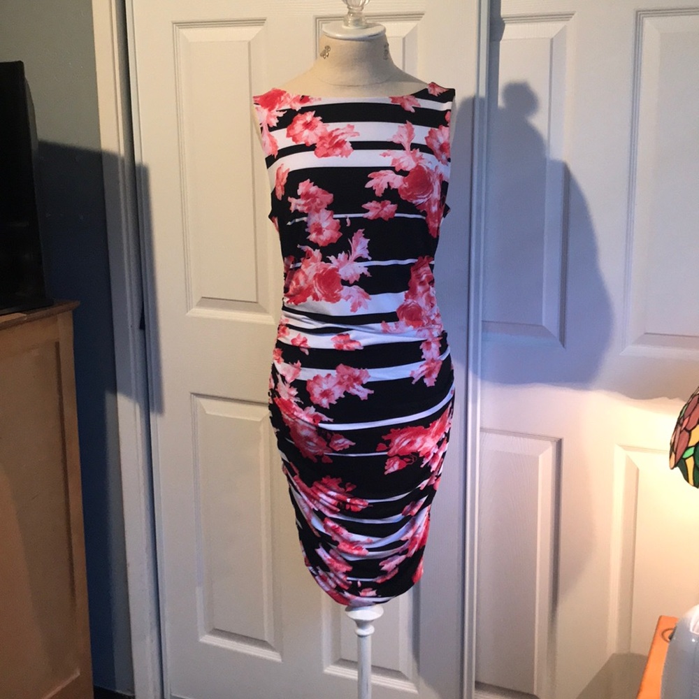 Small. Thalia Sodi floral dress